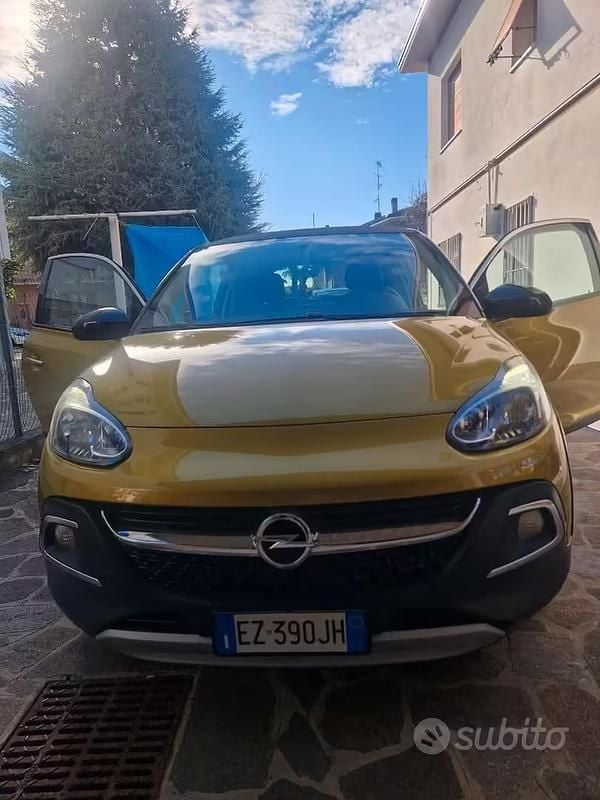 Usata Opel Adam Rocks Rocks 102 CV (75 kW) 2015 Giallo Utilitaria