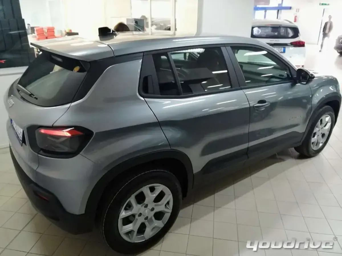 Nuova Jeep Avenger Longitude 101 CV (74 kW) 2025 Grigio SUV