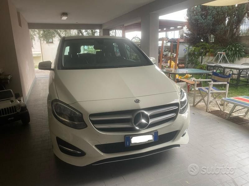 Bianco Usata 2017 Mercedes B180 Monovolume | 14.800 € - Immagine 1/4