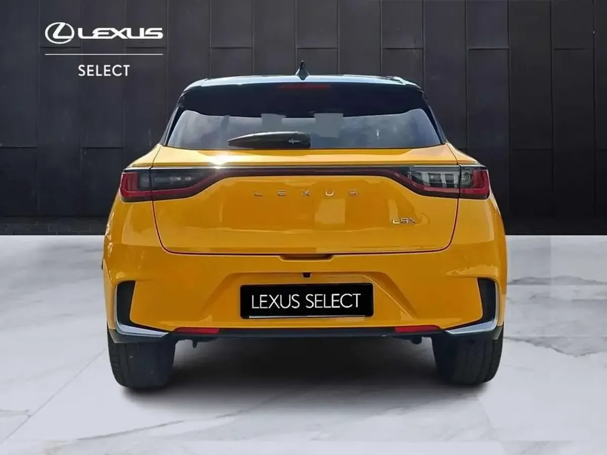 Usata Lexus LBX 136 CV (100 kW) 2024 Passionate yellow / black SUV