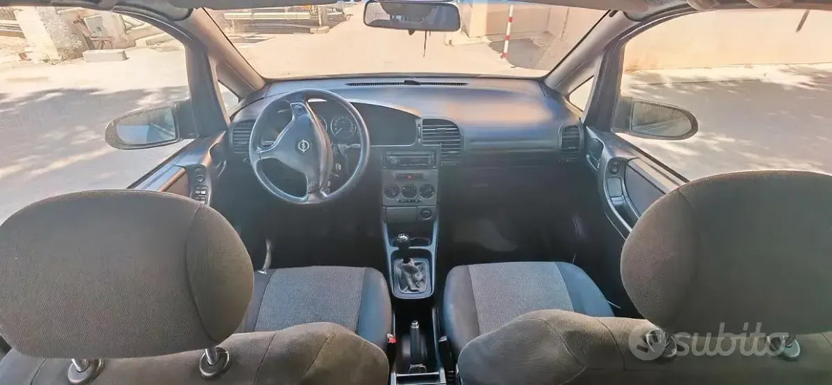 Usata Opel Zafira 101 CV (74 kW) 2001 Grigio Monovolume