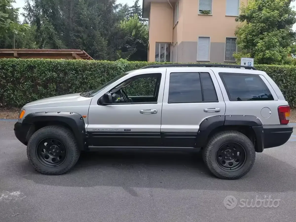 Usata Jeep Grand Cherokee Laredo 163 CV (119 kW) 2004 Grigio SUV