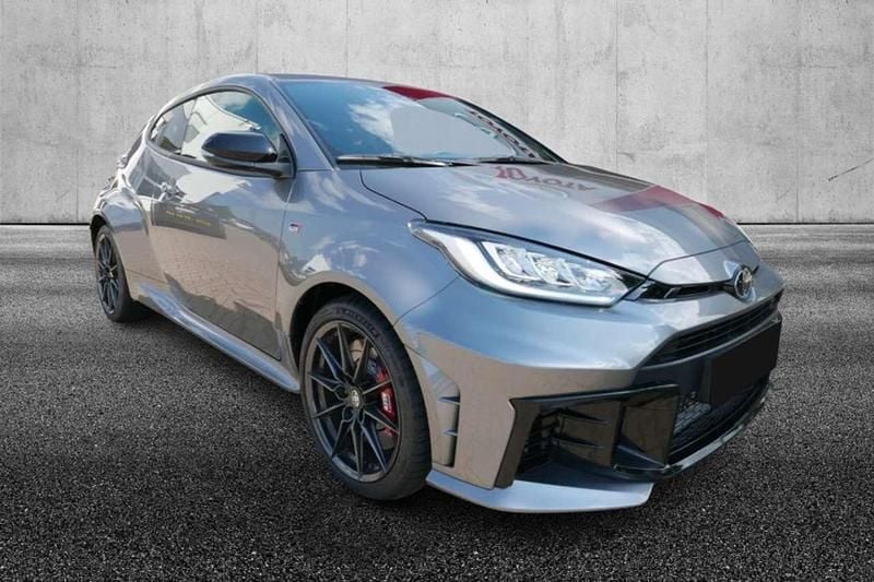 Argento Usata 2024 Toyota Yaris Due volumi | 53.450 € (Buon prezzo) - Immagine 1/4