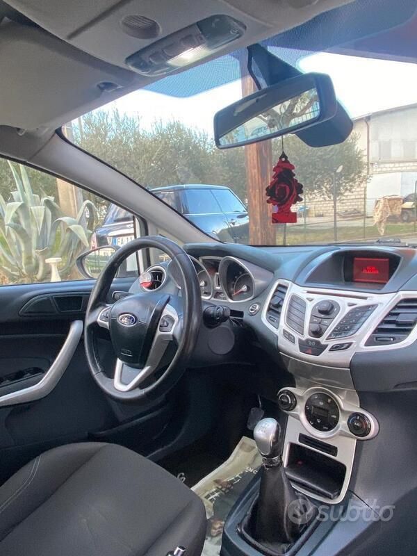Usata Ford Fiesta 2011 Bianco Utilitaria