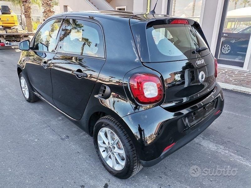 Usata Smart ForFour Passion 71 CV (52 kW) 2018 Nero pastello Utilitaria