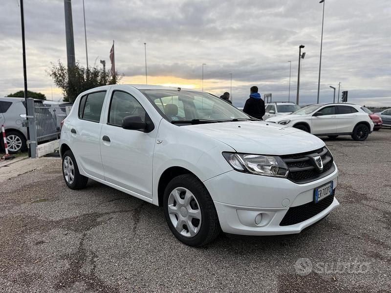 Usata Dacia Sandero Ambiance 75 CV (55 kW) 2013 Bianco Berlina