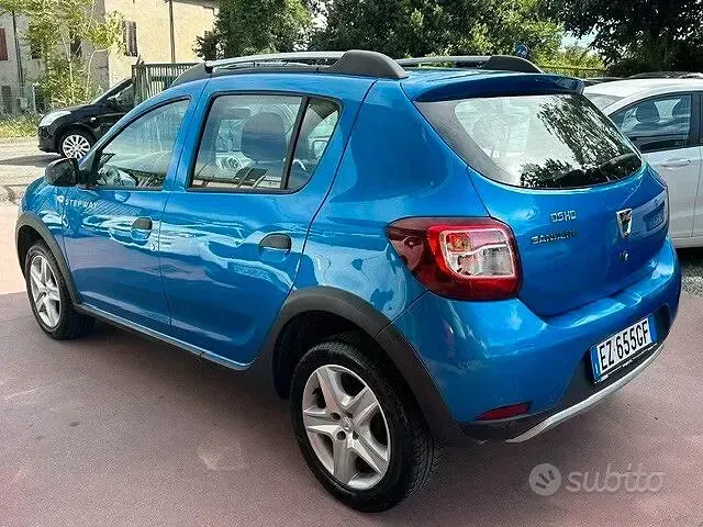 Usata Dacia Sandero Prestige 90 CV (66 kW) 2015 Blu Berlina