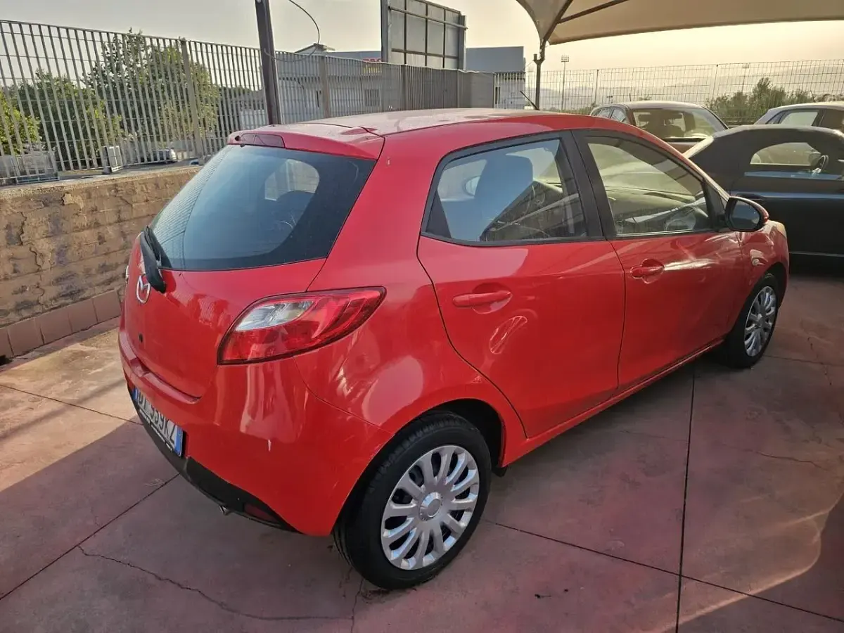 Usata Mazda 2 74 CV (54 kW) 2008 Rosso Utilitaria