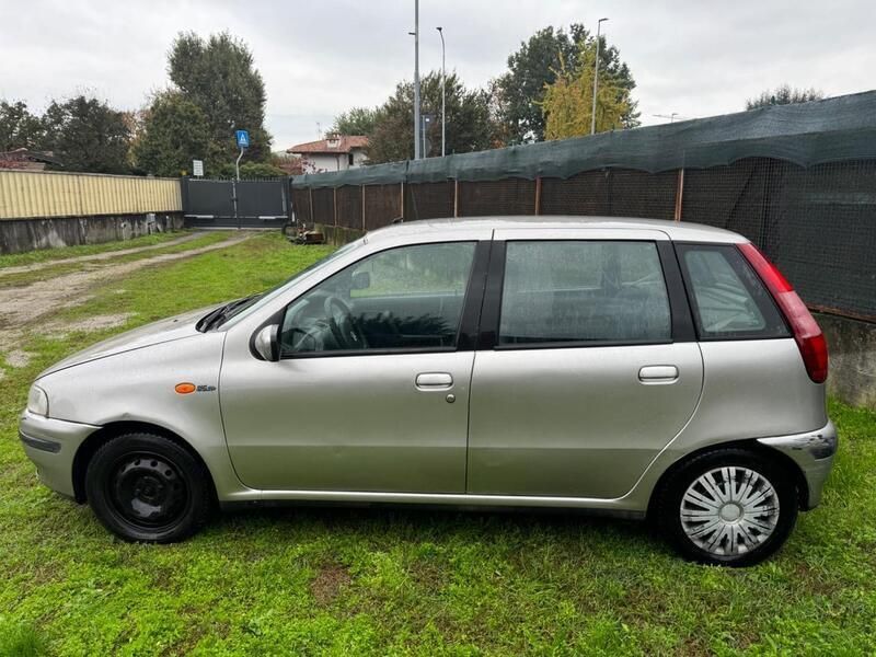 Usata Fiat Punto 80 CV (58 kW) 2000 Argento Utilitaria