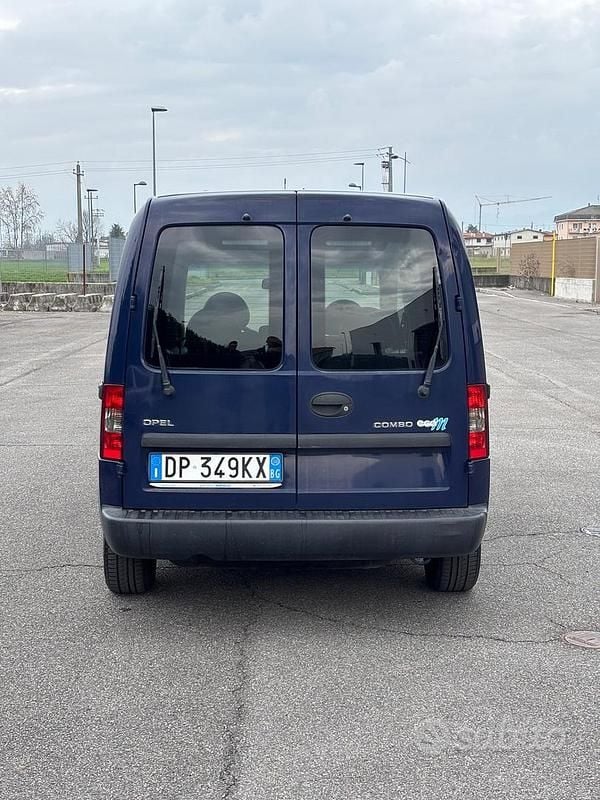 Usata Opel Combo Enjoy 97 CV (71 kW) 2008 Blu Monovolume