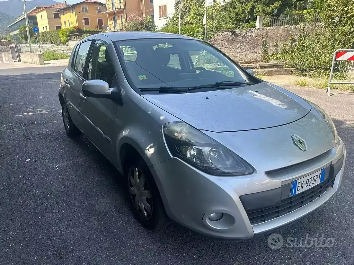 Usata Renault Clio 75 CV (55 kW) 2011 Grigio Utilitaria