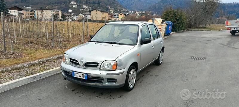 Usata Nissan Micra Visia 65 CV (47 kW) 2004 Argento Utilitaria