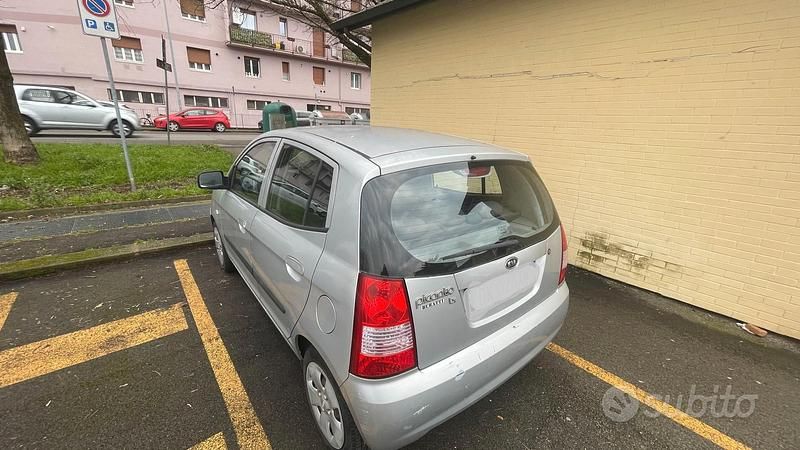 Usata Kia Picanto 61 CV (44 kW) 2007 Grigio Utilitaria