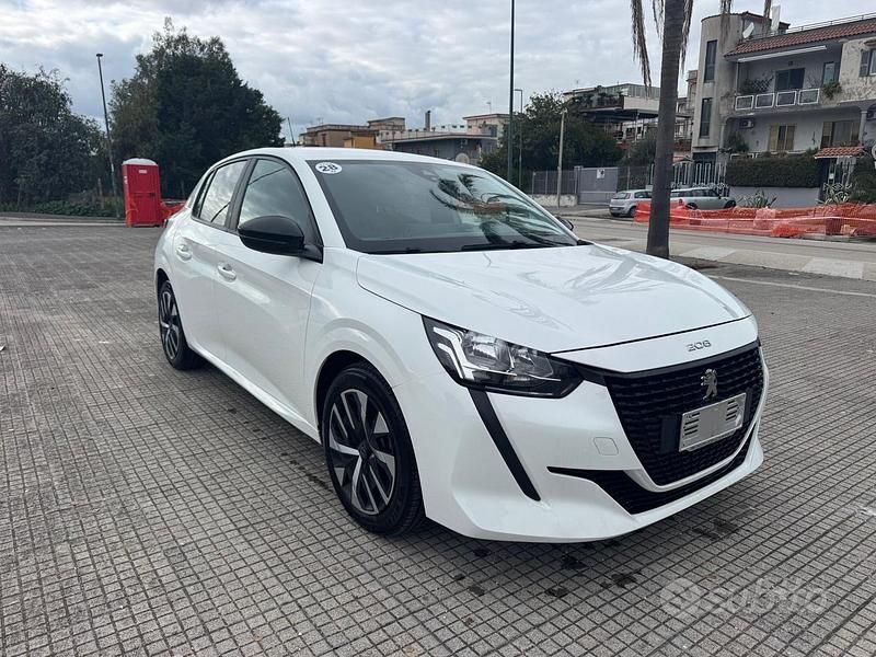 Usata Peugeot 208 Allure 75 CV (55 kW) 2022 Bianco Utilitaria