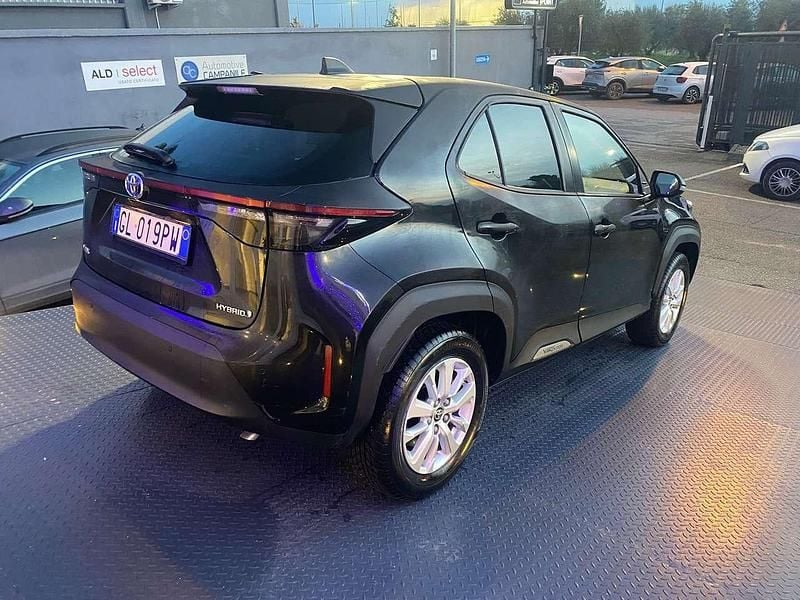 Begagnad Toyota Yaris Cross Business Edition 92 HK (67 kW) 2022 Svart SUV
