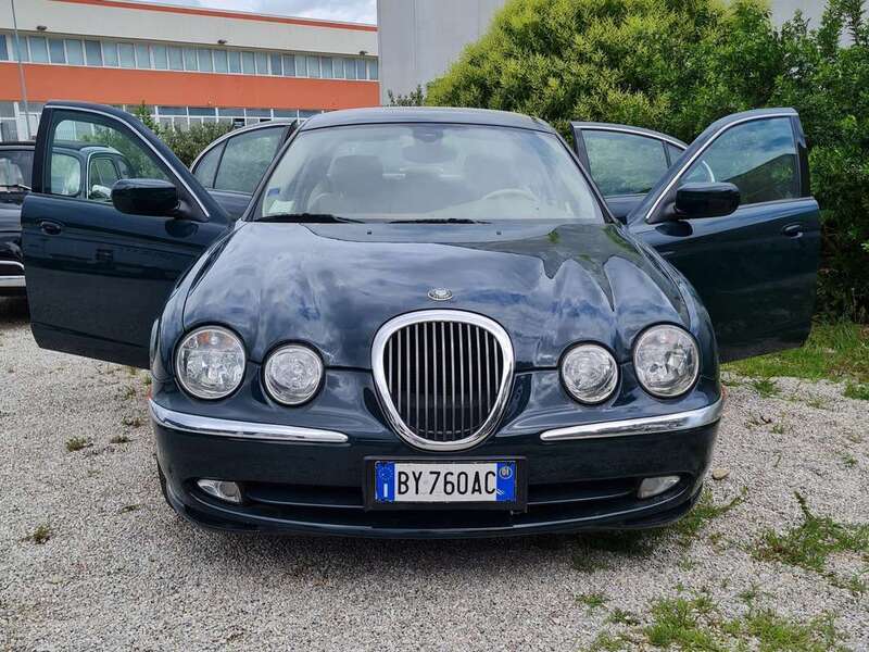 Usato 2001 Jaguar S-Type 3.0 Benzin 238 CV (7.000 €)