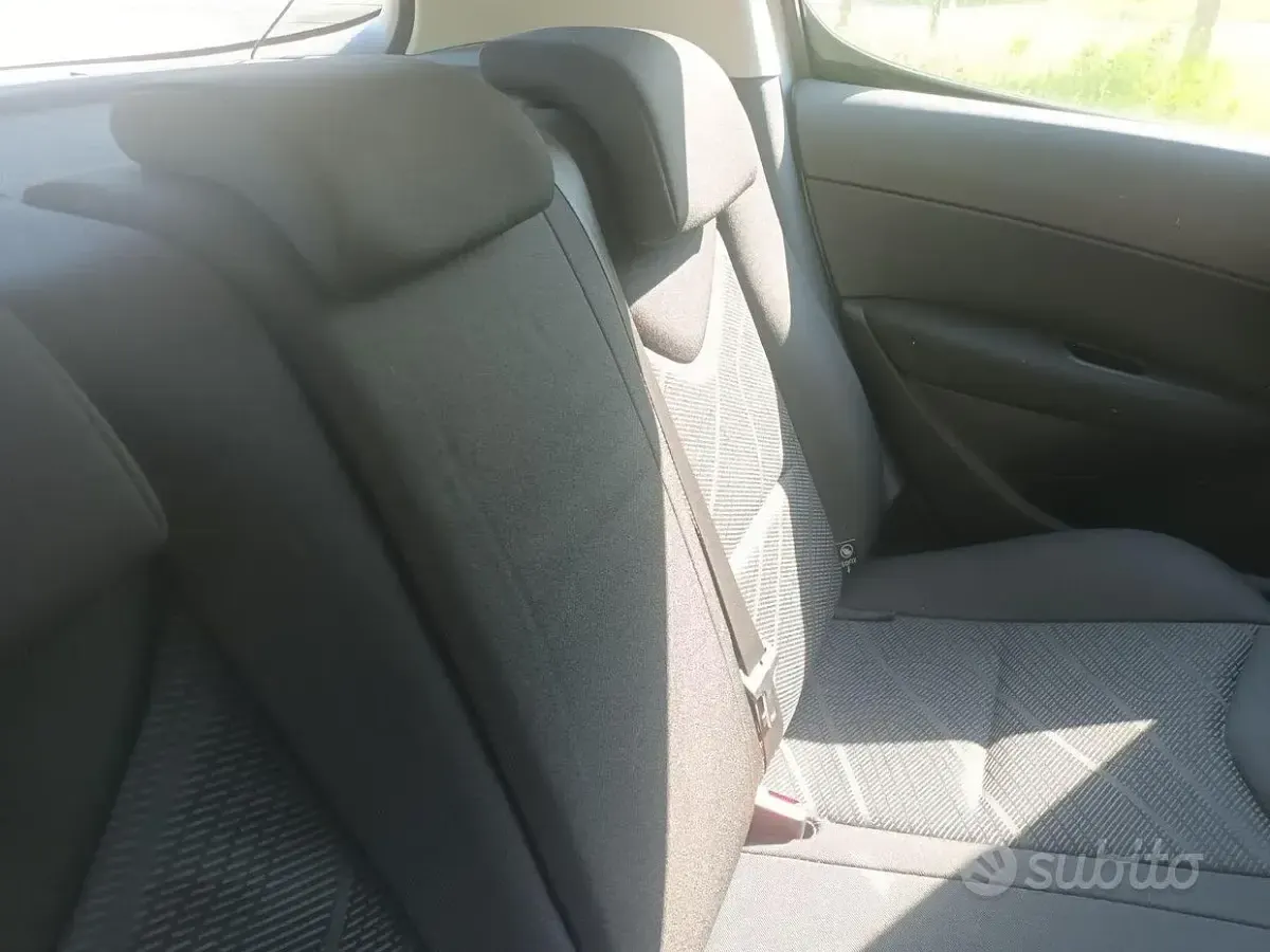 Usata Peugeot 308 95 CV (69 kW) 2007 Grigio Utilitaria