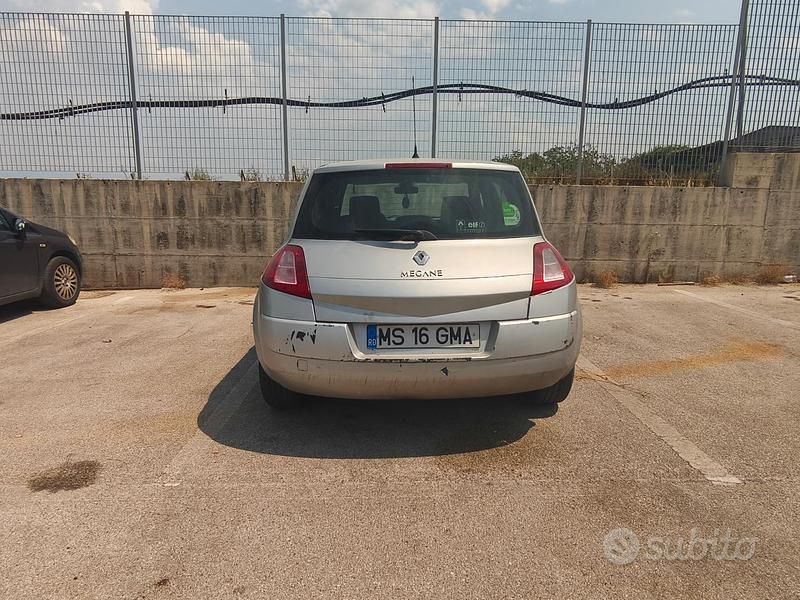 Usata Renault Mégane II Sportway 100 CV (73 kW) 2005 Grigio Berlina