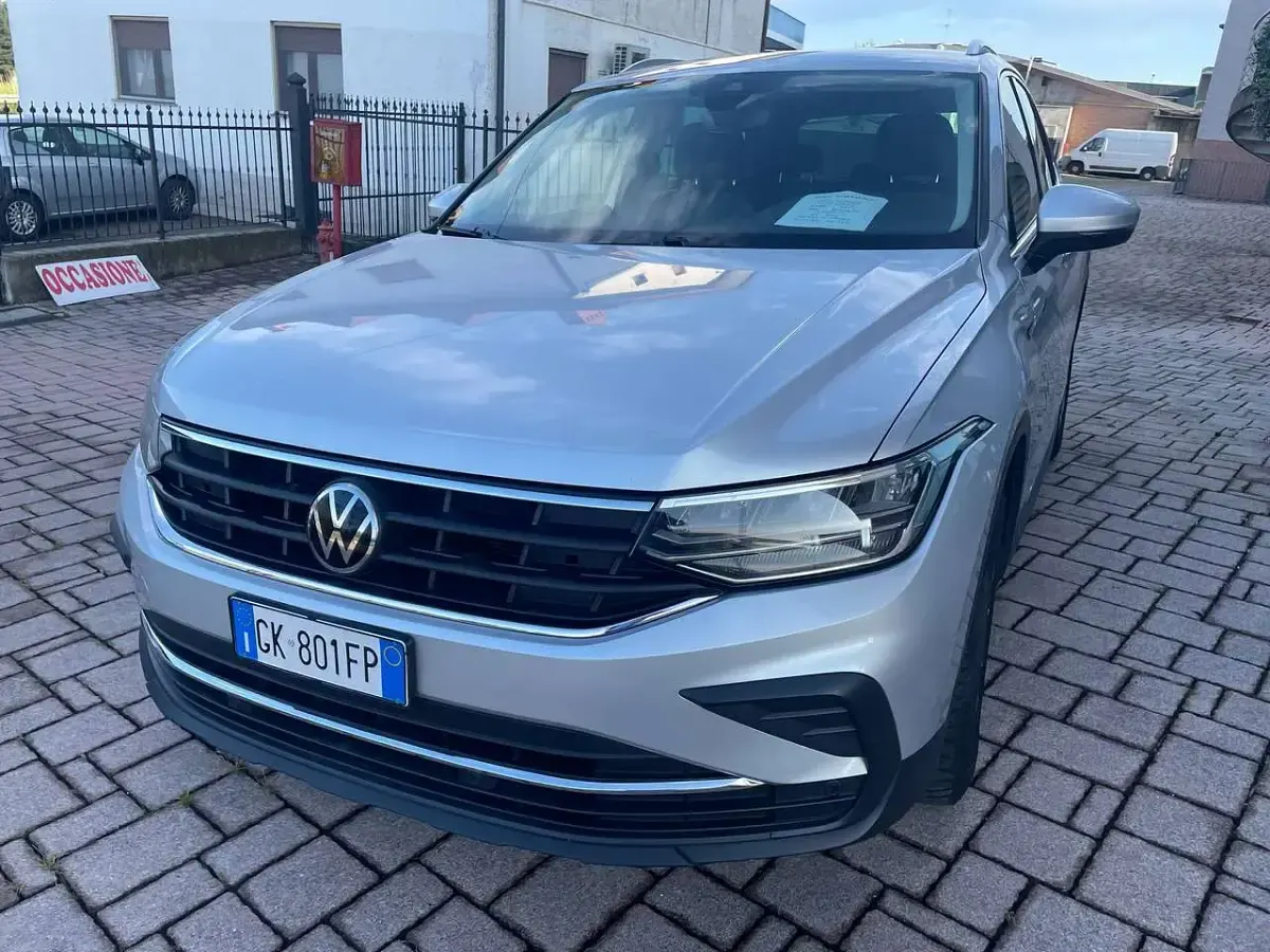 Usata VW Tiguan Life 150 CV (110 kW) 2022 Argento SUV