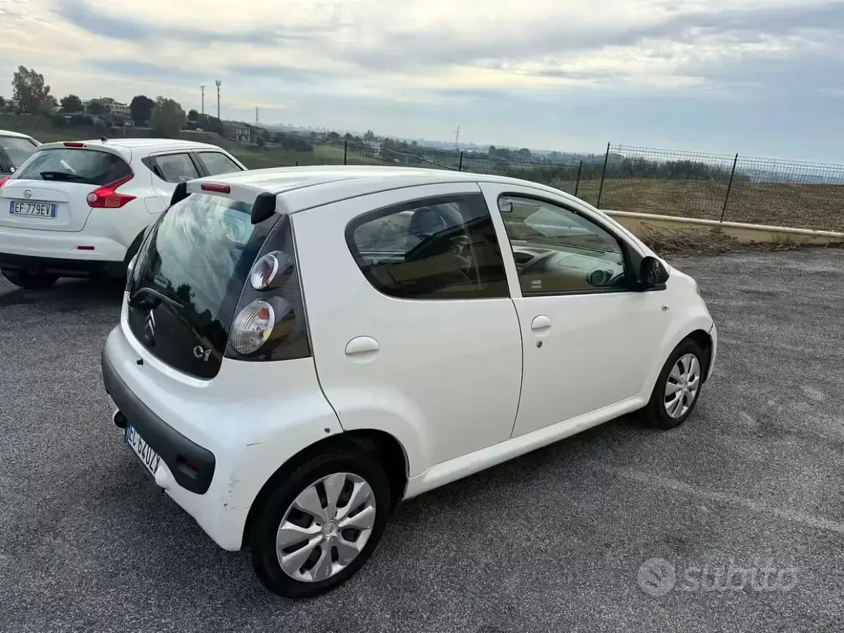 Usado Citroën C1 68 CV (50 kW) 2011 Blanco Utilitario
