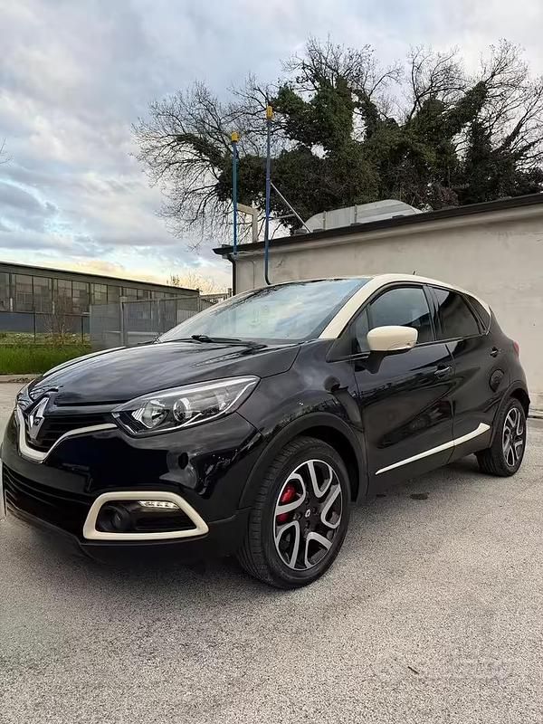 Usata Renault Captur 90 CV (66 kW) 2014 Nero SUV