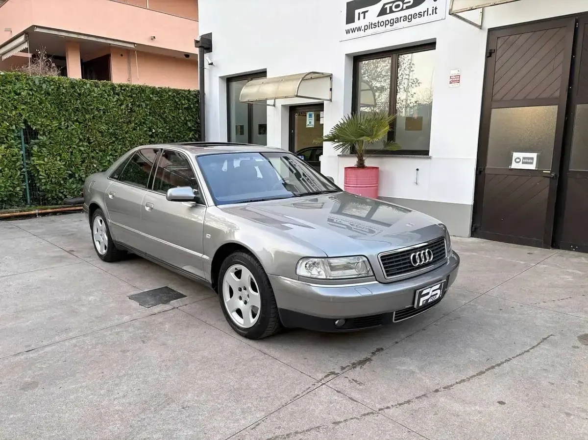 Usata Audi A8 Ambiente 179 CV (131 kW) 2002 Grigio Berlina