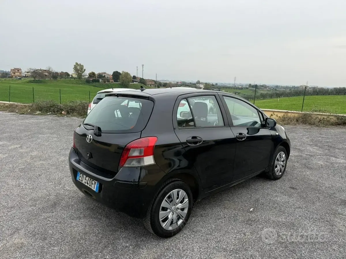 Usata Toyota Yaris 69 CV (50 kW) 2009 Nero Utilitaria