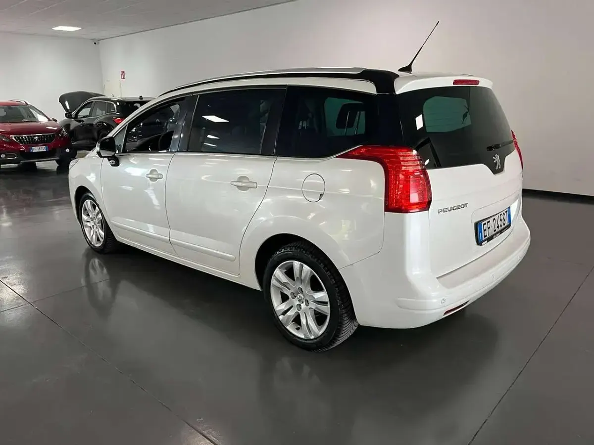 Usata Peugeot 5008 111 CV (81 kW) 2011 Bianco Monovolume
