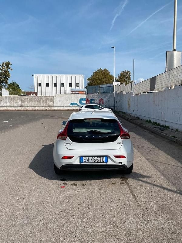Usata Volvo V40 115 CV (84 kW) 2014 Bianco Berlina