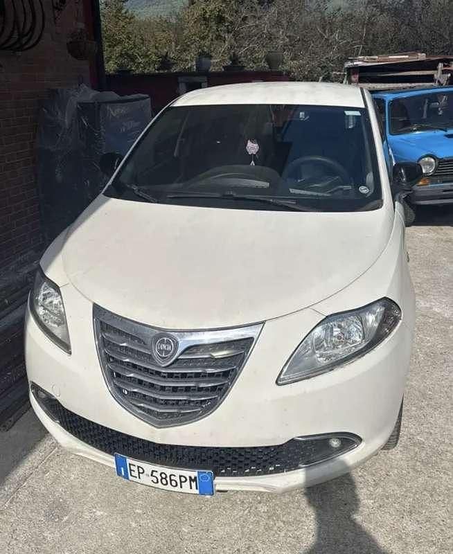 Usata 2013 Lancia Ypsilon S Due volumi | 6200 € (Buon prezzo) - Immagine 1/4