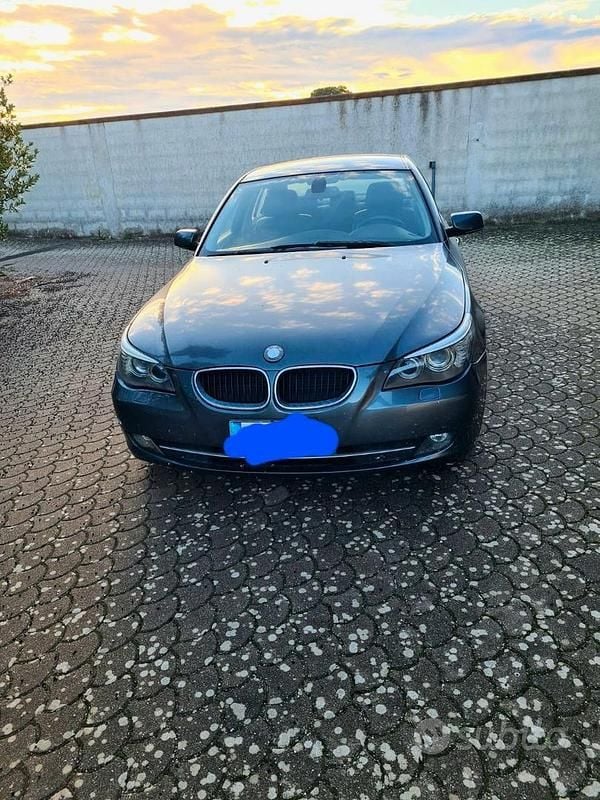 Grigio Usata 2008 BMW 520 Berlina | 3000 € (Ottimo prezzo) - Immagine 1/4