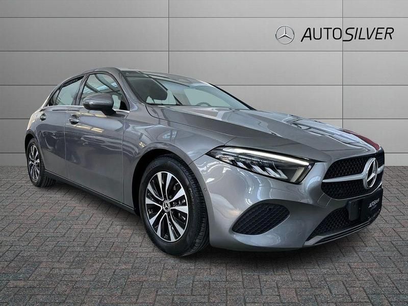 Usata Mercedes A180 Advanced 116 CV (85 kW) 2025 Grigio montagna / metallizzato Berlina