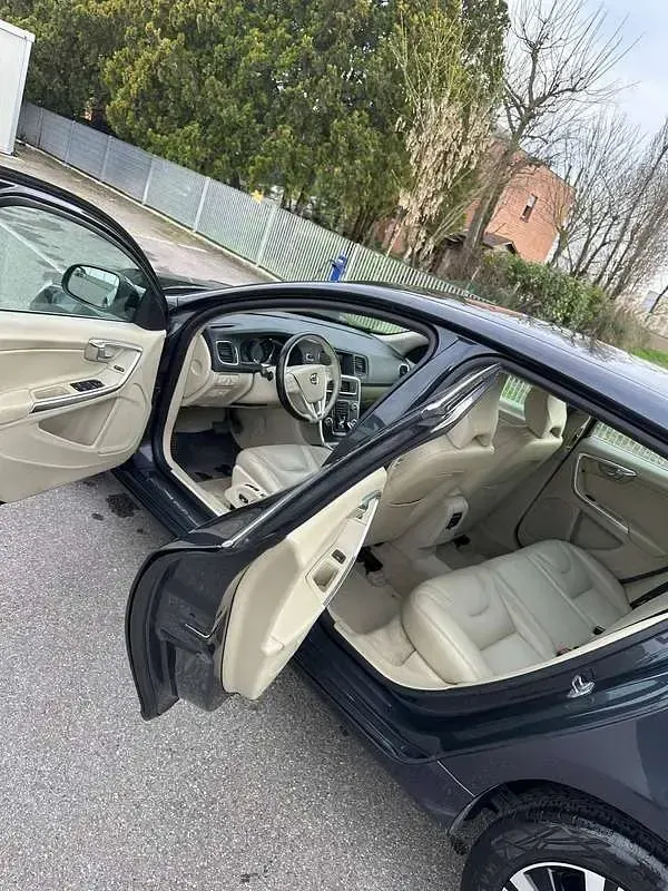 Usata Volvo V60 Summum 181 CV (133 kW) 2015 Grigio Station wagon