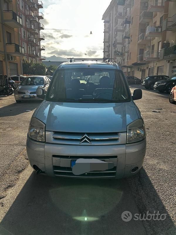 Grigio Usata 2004 Citroën Berlingo Monovolume | 2000 € - Immagine 1/4