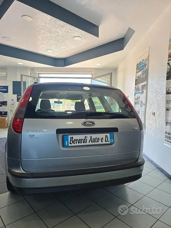Usata Ford Focus S 90 CV (66 kW) 2005 Grigio Station wagon