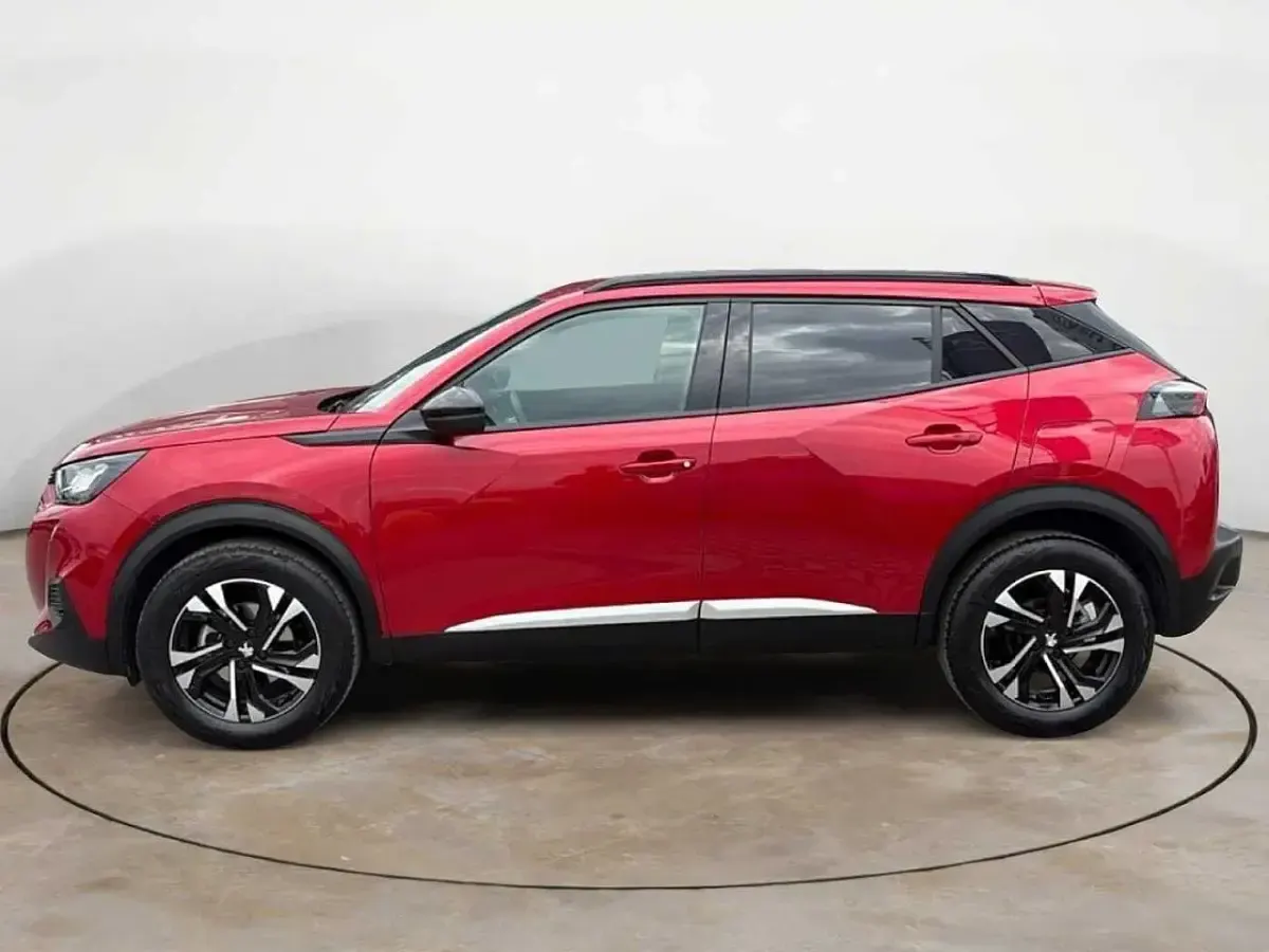 Usata Peugeot 2008 Allure 102 CV (75 kW) 2022 Rosso SUV