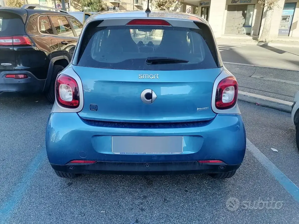 Usata Smart ForFour Electric Drive 41 kW (56 CV) 2020 Blu Berlina