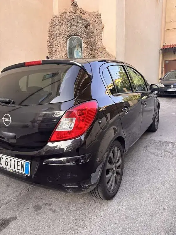 Usata Opel Corsa Edition 86 CV (63 kW) 2010 Nero Utilitaria