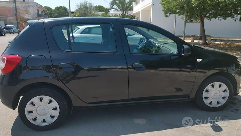 Usata Dacia Sandero Lauréate 75 CV (55 kW) 2015 Nero Berlina