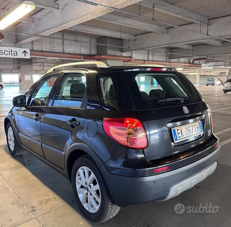 Usata Fiat Sedici Emotion 120 CV (88 kW) 2012 Nero SUV