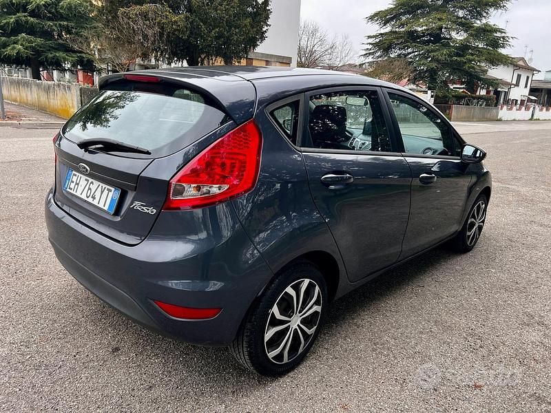 Usata Ford Fiesta 60 CV (44 kW) 2011 Blu Utilitaria