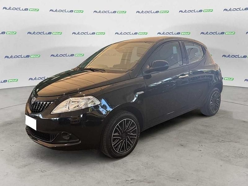 Nero Usata 2024 Lancia Ypsilon S Due volumi | 13.500 € (Buon prezzo) - Immagine 1/4