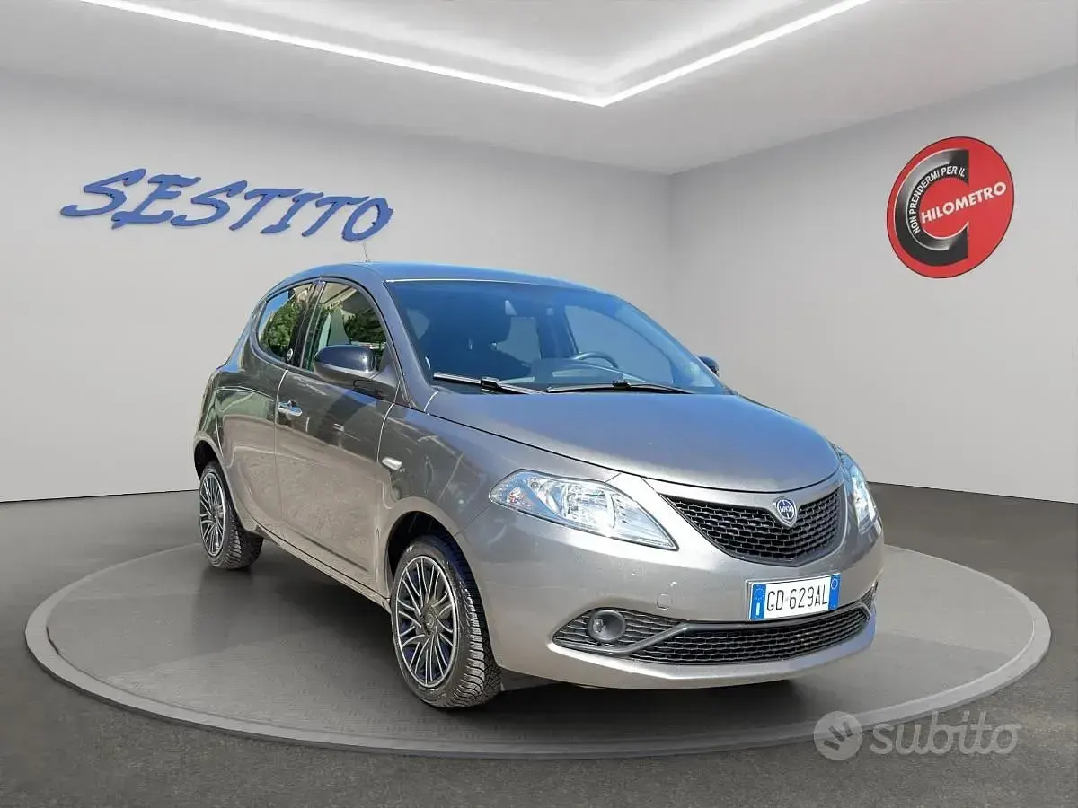 Usata Lancia Ypsilon Gold 69 CV (50 kW) 2020 Grigio Utilitaria