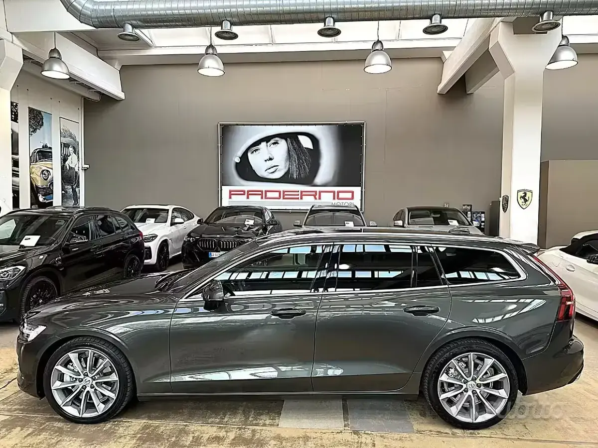 Usata Volvo V60 Inscription 190 CV (139 kW) 2019 Pine grey Station wagon