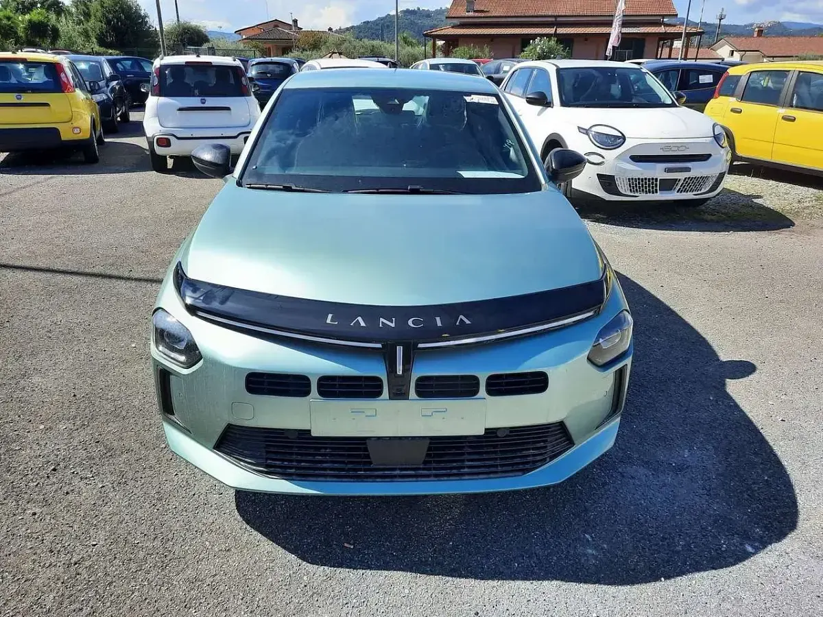 Nuova Lancia Ypsilon 101 CV (74 kW) 2026 Verde Utilitaria