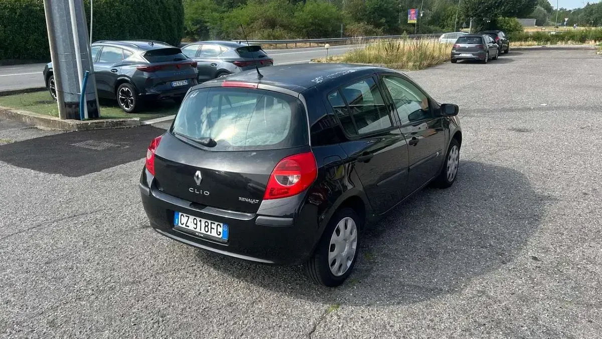 Usata Renault Clio III Dynamique 75 CV (55 kW) 2005 Nero Berlina