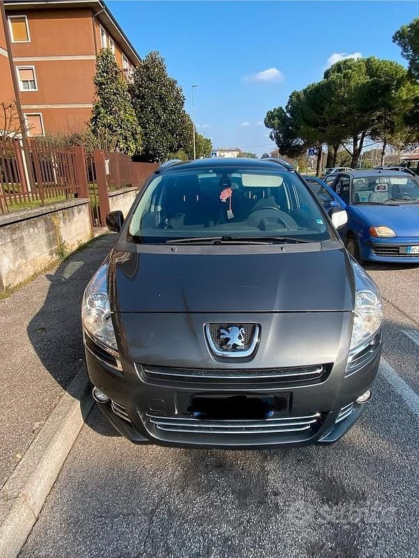 Usata Peugeot 5008 150 CV (110 kW) 2011 Grigio Monovolume