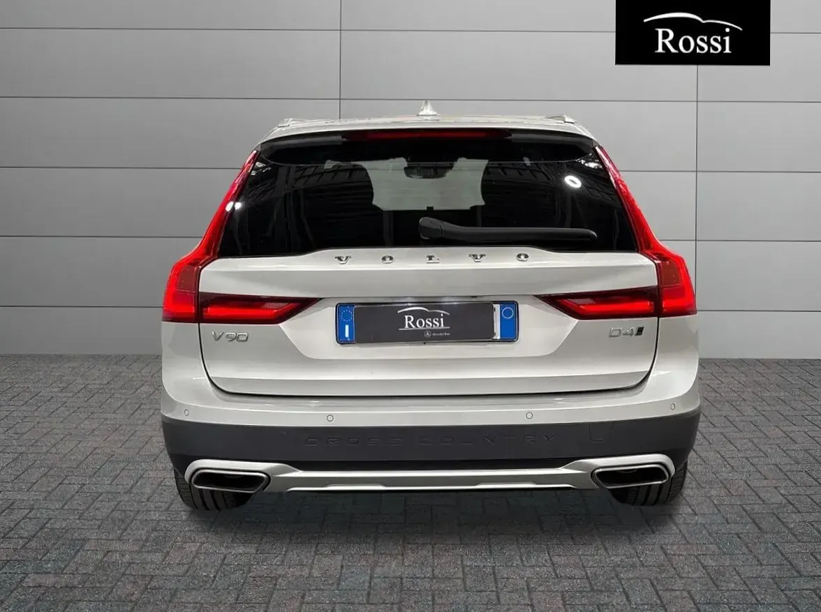 Usata Volvo V90 CC Business Edition 190 CV (139 kW) 2019 Argento metallizzato Station wagon