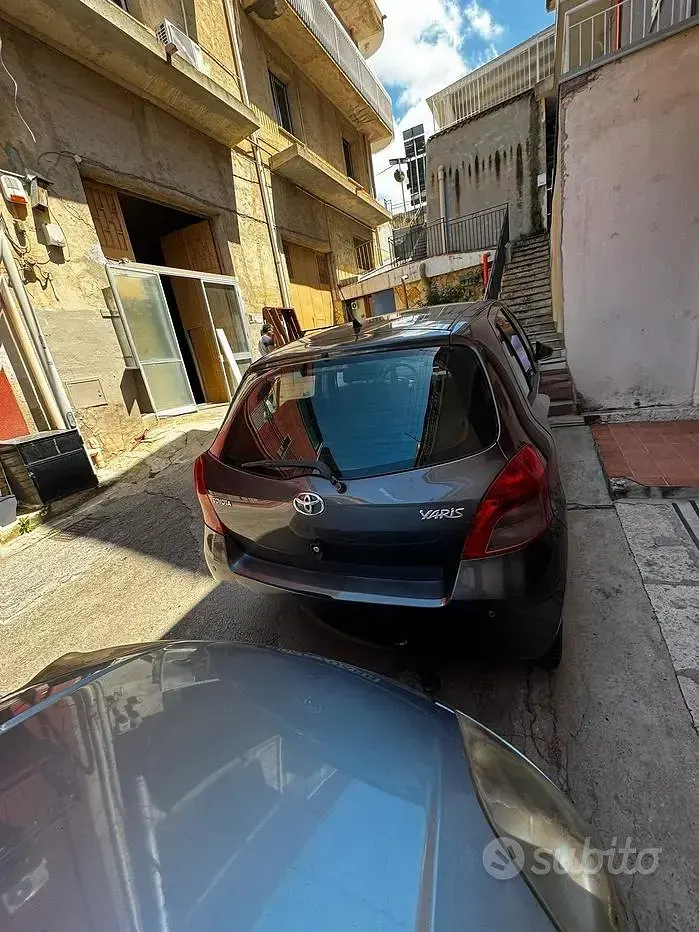 Usata Toyota Yaris 87 CV (63 kW) 2008 Grigio Utilitaria