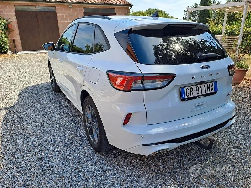 Usata Ford Kuga ST-Line 243 CV (178 kW) 2024 Bianco SUV